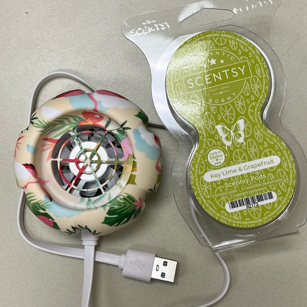 Retired Scentsy flamingo summer mini fan with 2 sets of refills pods